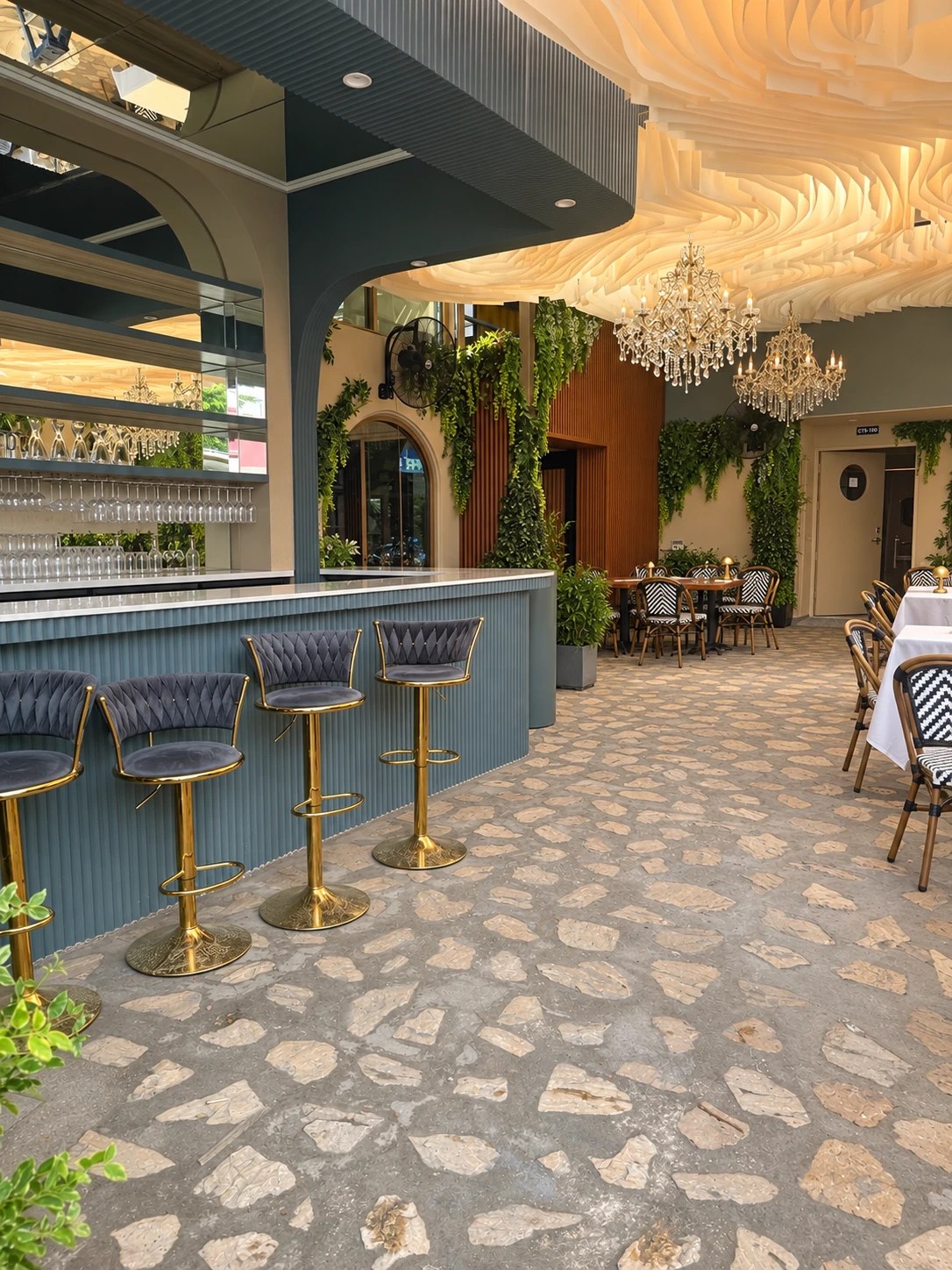 LUME Boat Avenue bar
